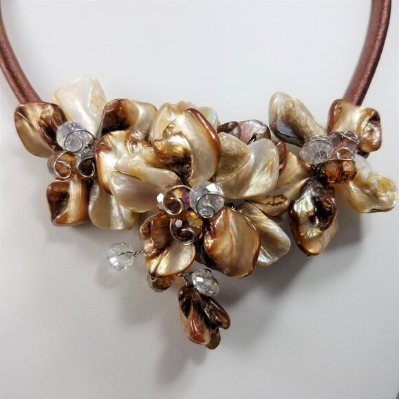 Dyed Mother of Pearl Floral Shell Necklace, 18 Inches - Picture 2 of 9